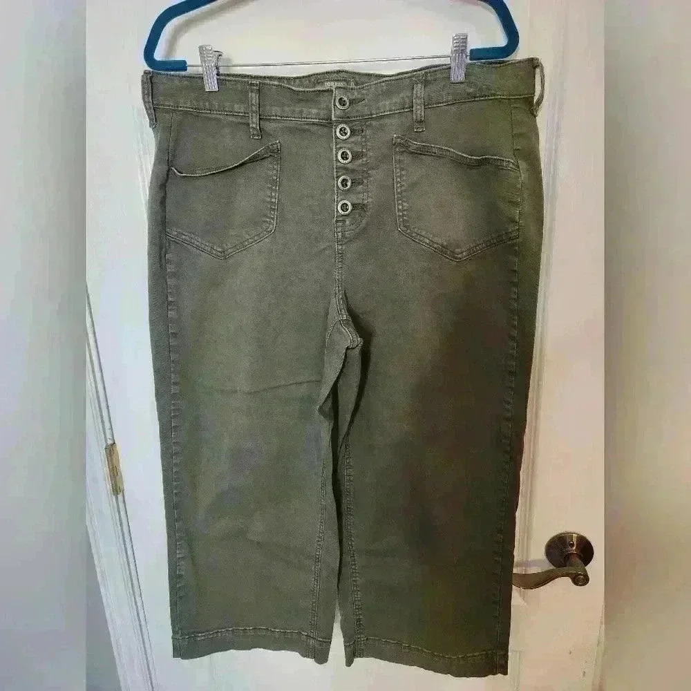Torrid womens plus size 16 Capri pants item#91